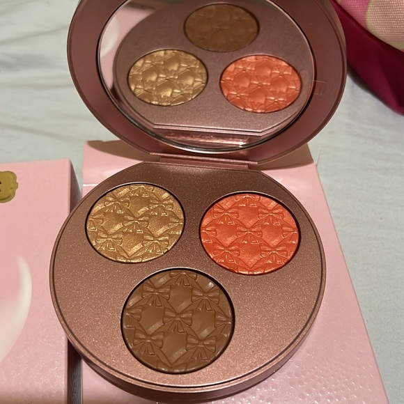 Brand new MAC face compact: medium. Blush and bronzer palette - Picture 3 of 4